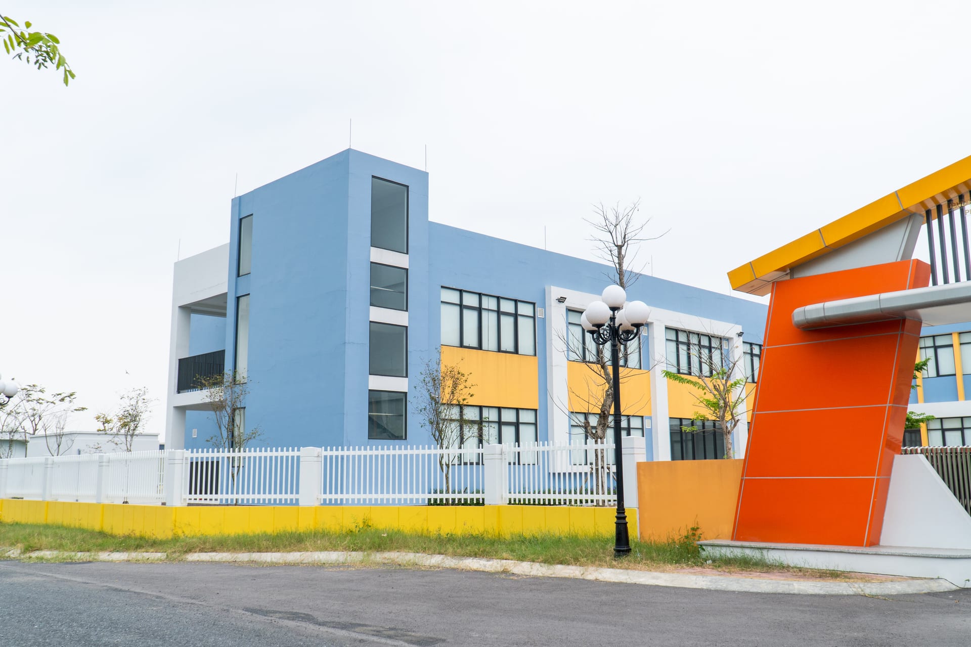 Khối lớp học với kiến trúc hiện đại