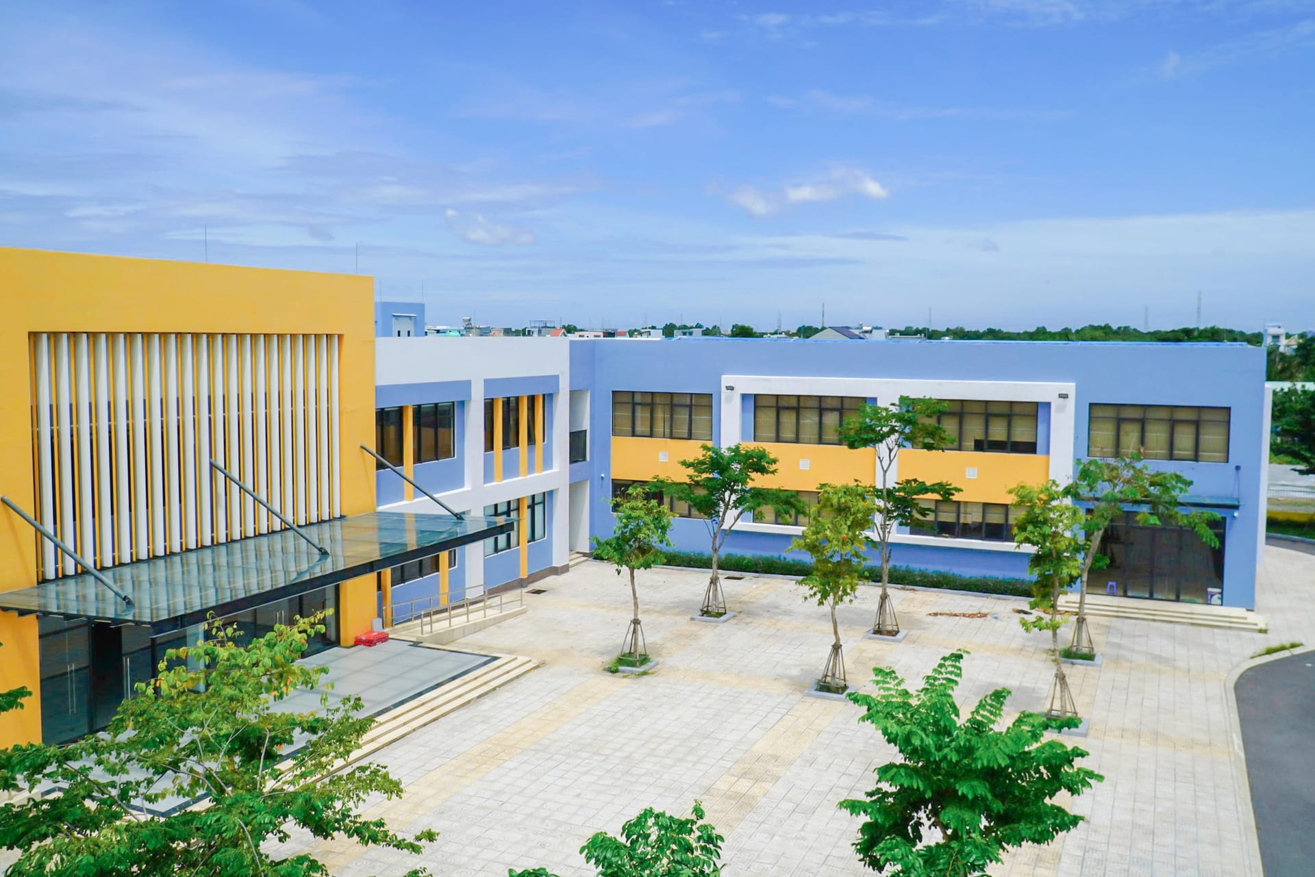 Toàn cảnh sân trong giữa các khối nhà