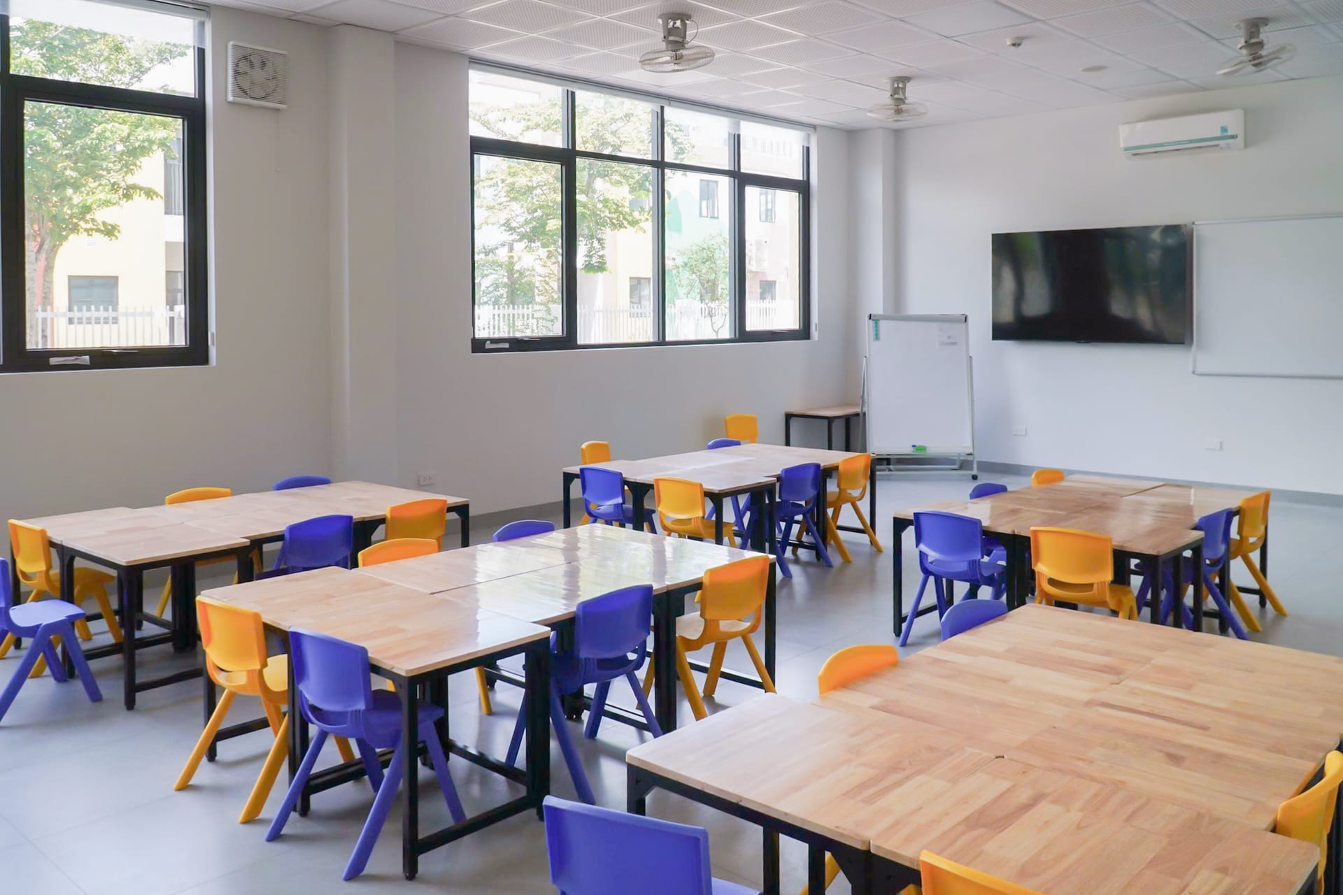 Phòng học có tủ đồ cá nhân cho học sinh
