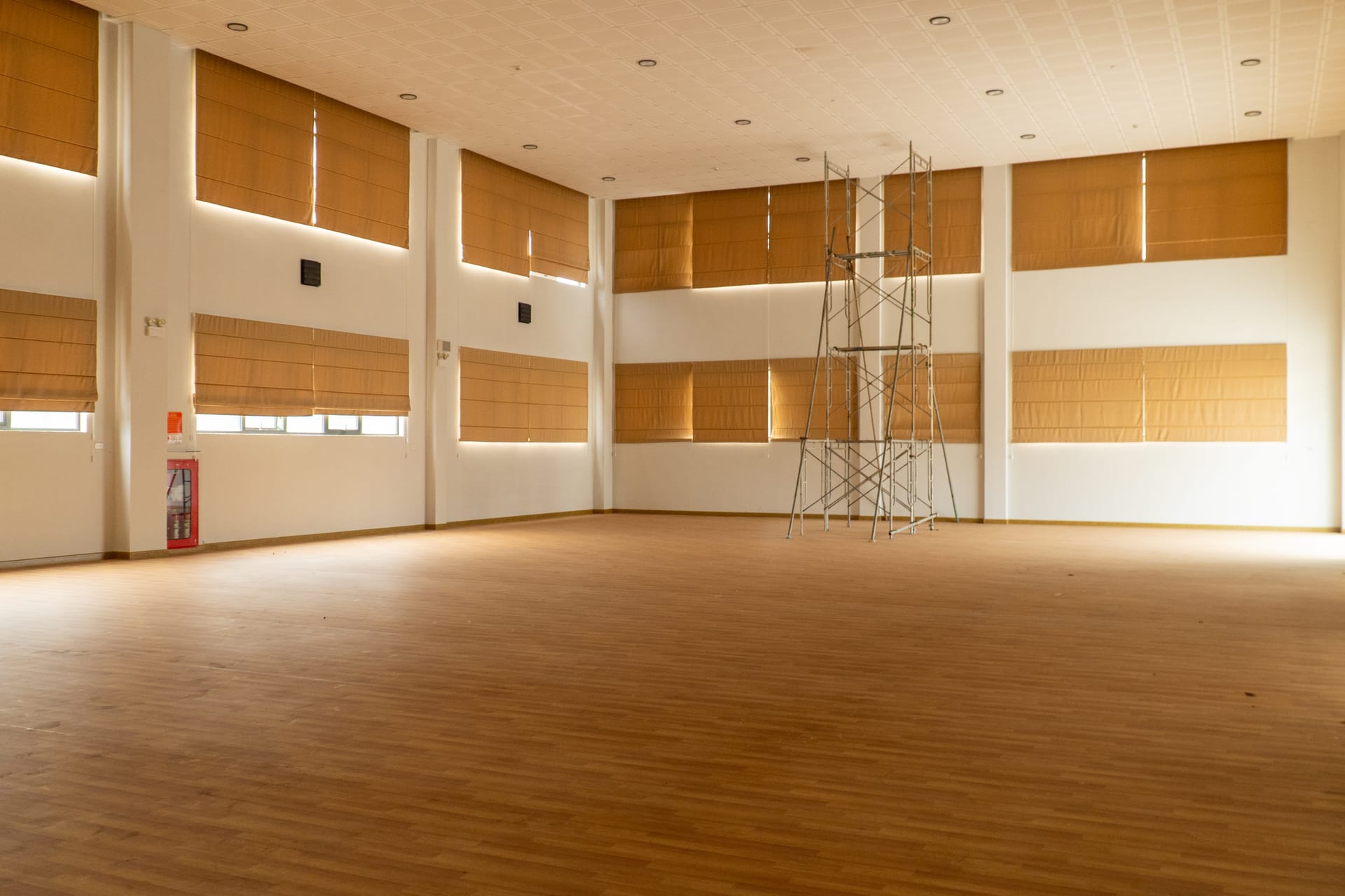 Hội trường đa năng sàn gỗ rộng rãi