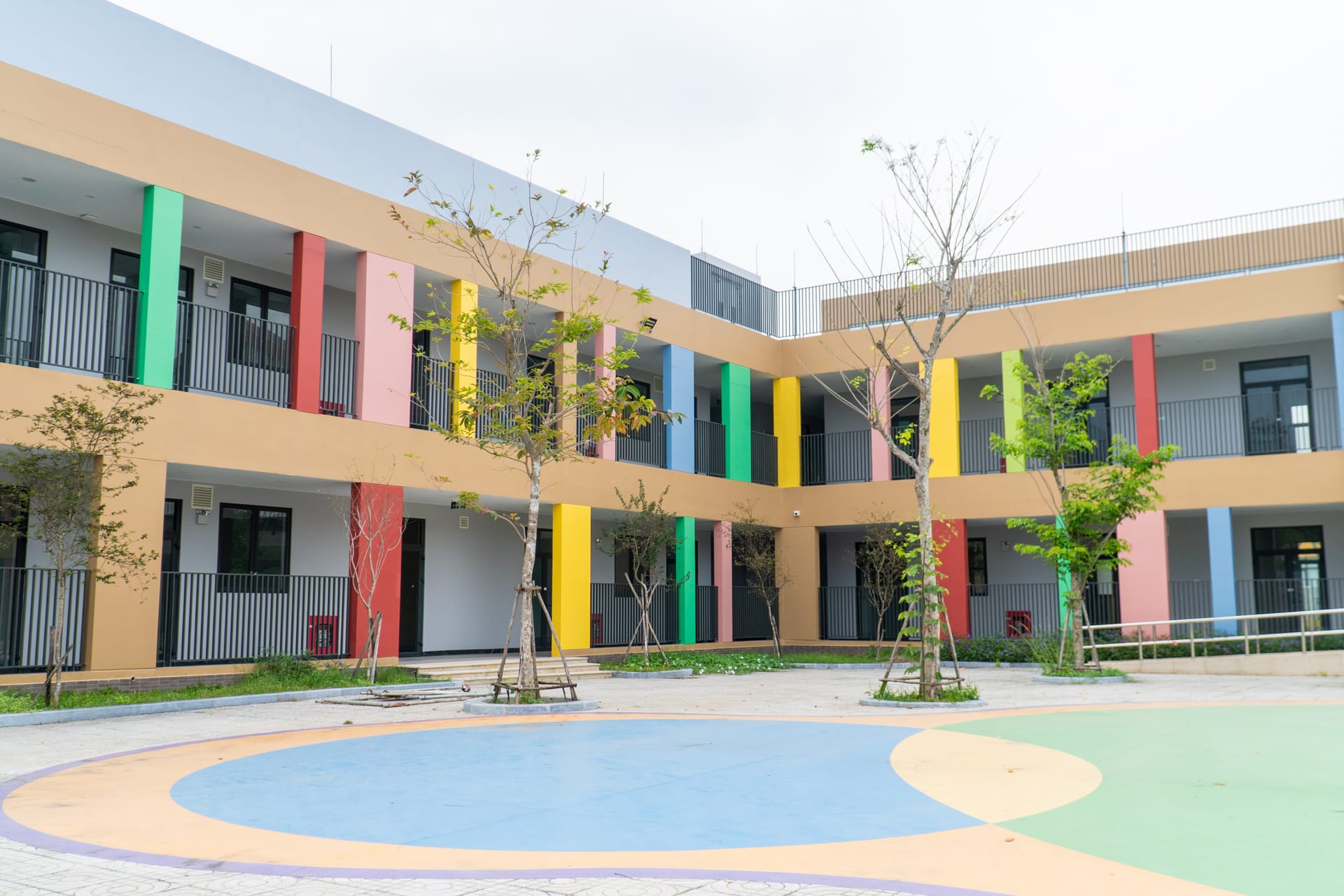 Sân chơi khối Tiểu học rộng rãi